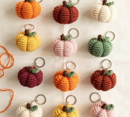 Small Crochet Pumpkin